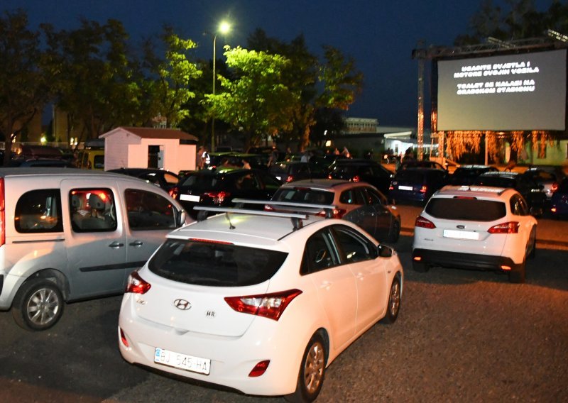 DOKUart: Bjelovarčani po prvi puta uživali u drive-in kinu