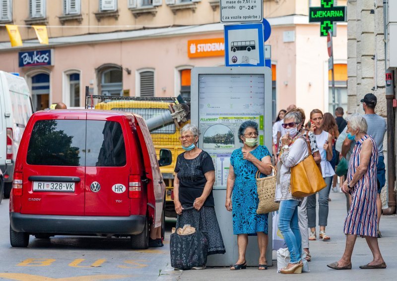 'Umirovljenici i tinejdžeri su neozbiljni, ne nose maske u javnom prijevozu i koronu shvaćaju kao zezanciju'