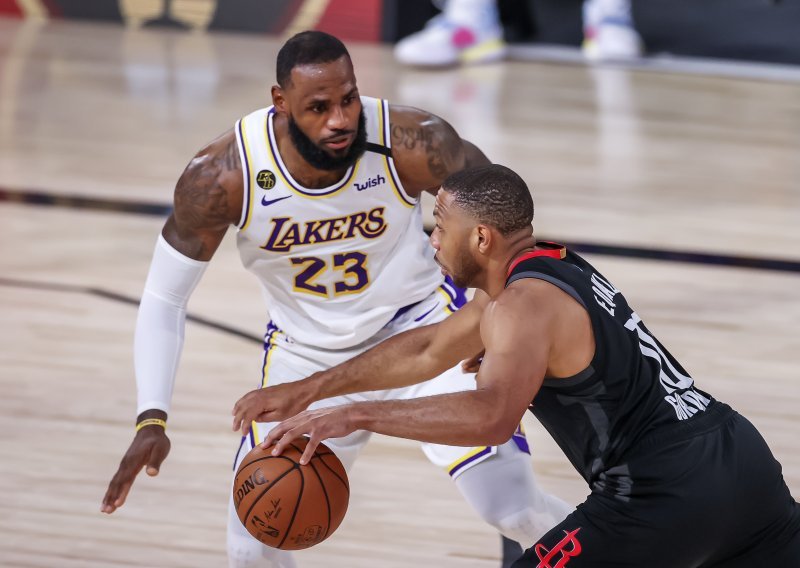 Lakersi pomeli Rocketse i izborili finale Zapada te postavili rekord kluba, a LeBron James ostvario nova luda postignuća