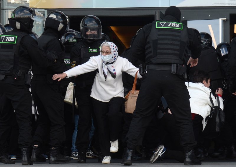 Veliki prosvjedi u Minsku, dosad već uhićeno 250 osoba