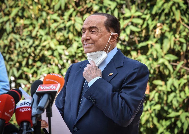 Berlusconi izašao iz bolnice nakon teške bitke s covidom
