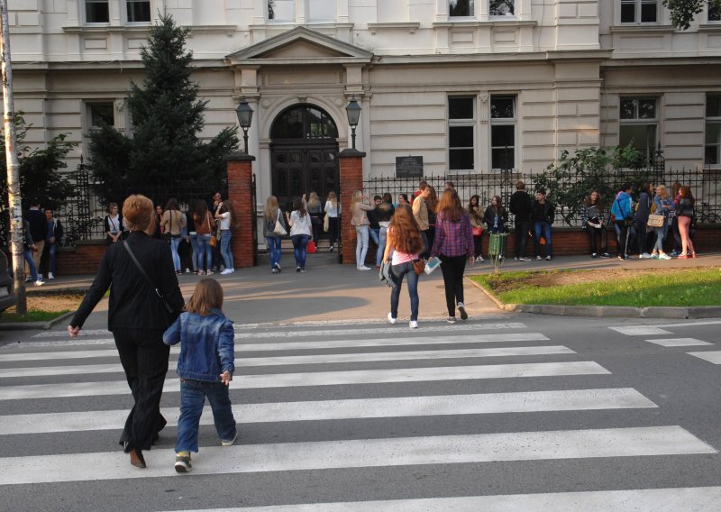 U Bjelovaru zaraženo dvoje srednjoškolaca, u samoizolaciji dva razreda i 16 profesora