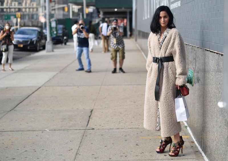 Na gradskim ulicama odvijala se prava modna revija: Trendseterice pokazale svoju viziju jesenske mode