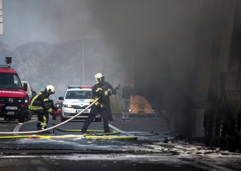 Ogroman požar izbio kod Mostara, ugroženi poslovni i privatni objekti