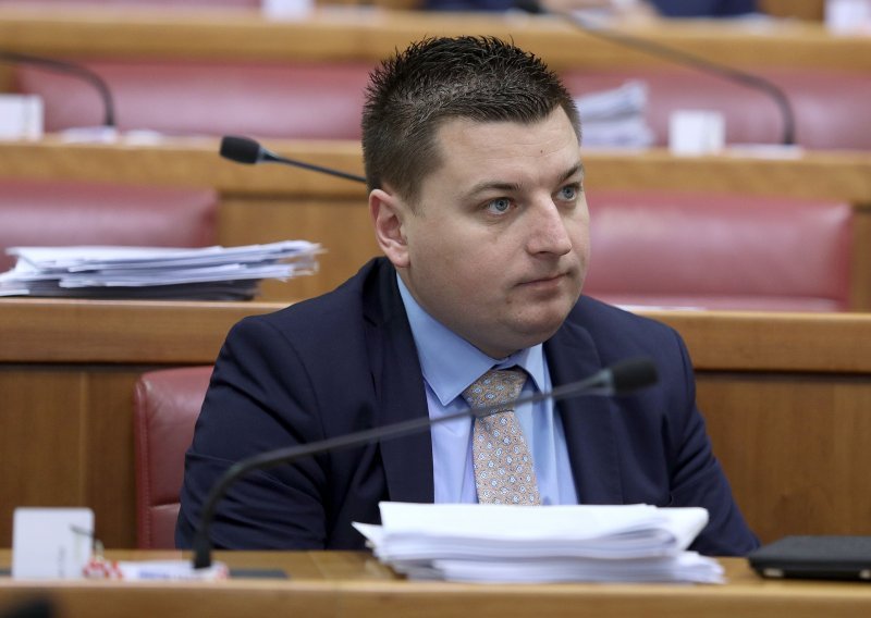Barišić mandat stavlja u mirovanje, a zamijenit će ga ovaj bivši saborski zastupnik