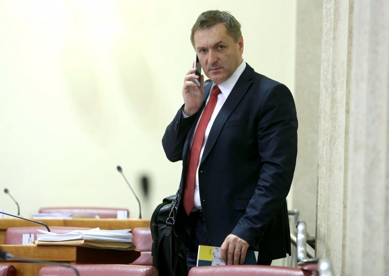 Draženu Barišiću koji je stavio mandat u mirovanje zbog afere Janaf nađene zamjene u dva odbora