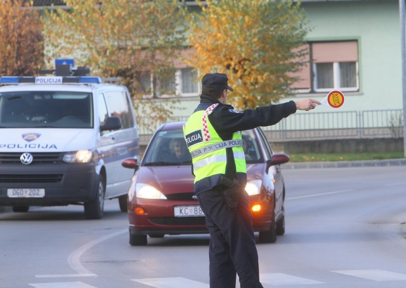 Bježeći od policije napravio čak 11 prekršaja, pa je kažnjen s 15 dana zatvora i više od 21 tisuće kuna