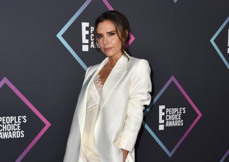 Victoria Beckham šokirala obožavatelje objavom obnažene manekenke