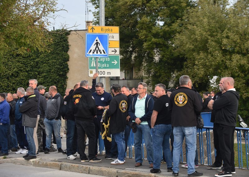 [VIDEO/FOTO] U Karlovcu prosvjedovalo tristotinjak branitelja