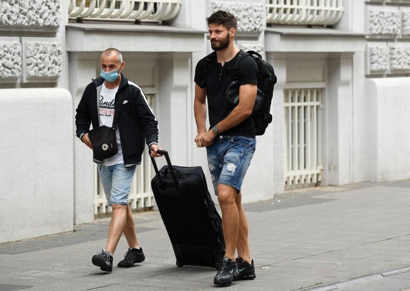 Potpuni kaos u Juventusu; propala dva 'sigurna' transfera, pa se pojavila opcija s dolaskom Brune Petkovića, a na kraju će u 'Staru damu' iskusni Španjolac?
