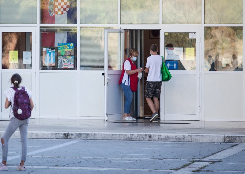 Gotovo 500 djece iz splitskih škola i vrtića u samoizolaciji; u Hrvatskoj u utorak 144 nova slučaja zaraze i dvoje preminulih