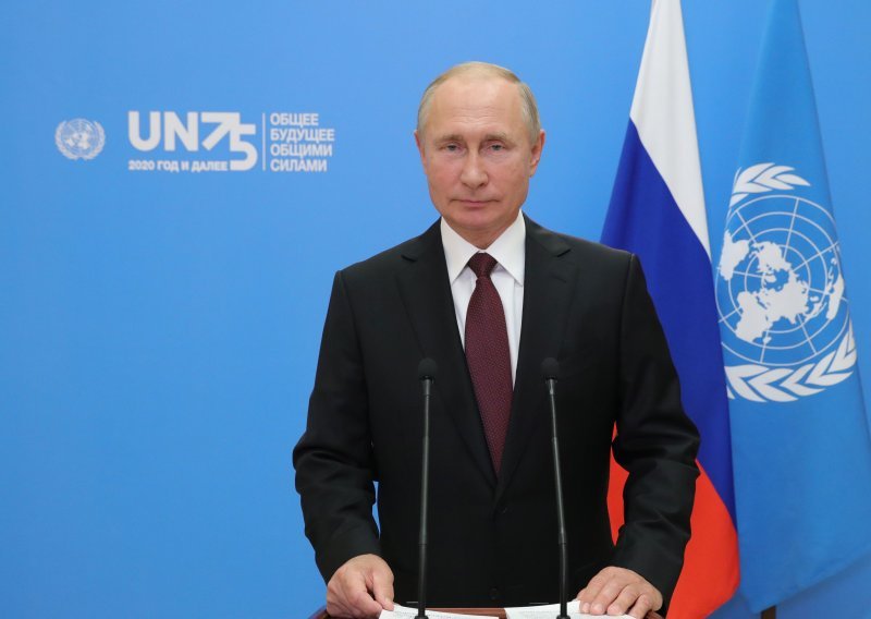 Putin želi snažniji WHO, predlaže konferenciju o cjepivu protiv koronavirusa