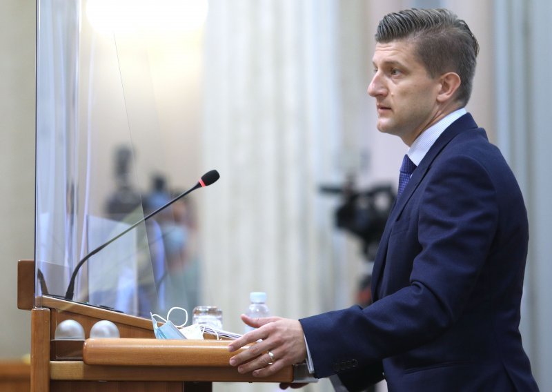 Marić: Ne smijemo dopustiti da se desni krak slova V pretvori u horizontalni