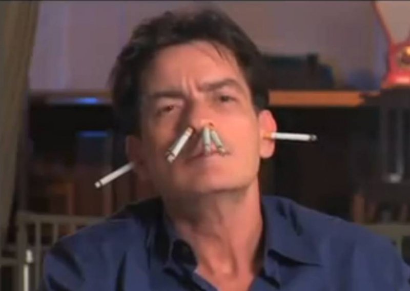 Charlie Sheen ljetuje s tri porno glumice