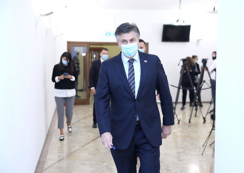 [FOTO/VIDEO] Plenković o odlasku ministara u famozni Klub: 'Što mislite, da sam oduševljen?'