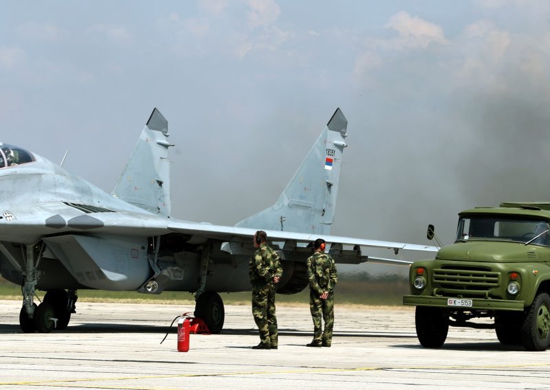 [VIDEO] Srušio se Mig 21 srpske vojske uz granicu s BiH, poginula oba pilota