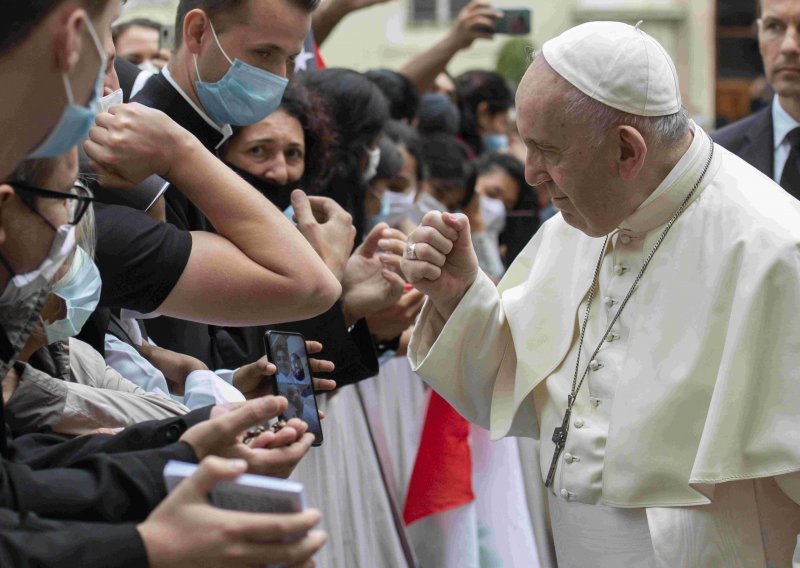 Papa Franjo u UN-u: Pandemija pokazala da ne možemo živjeti jedni bez drugih
