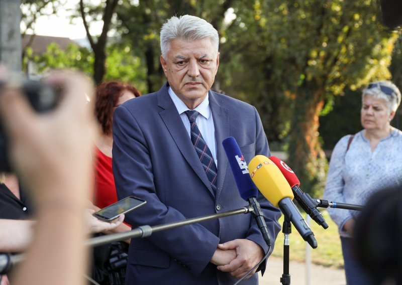 Komadina kaže da mu se nije svidjelo što se blatilo SDP u kampanji, osvrnuo se i na prepirku Plenkovića i Milanovića