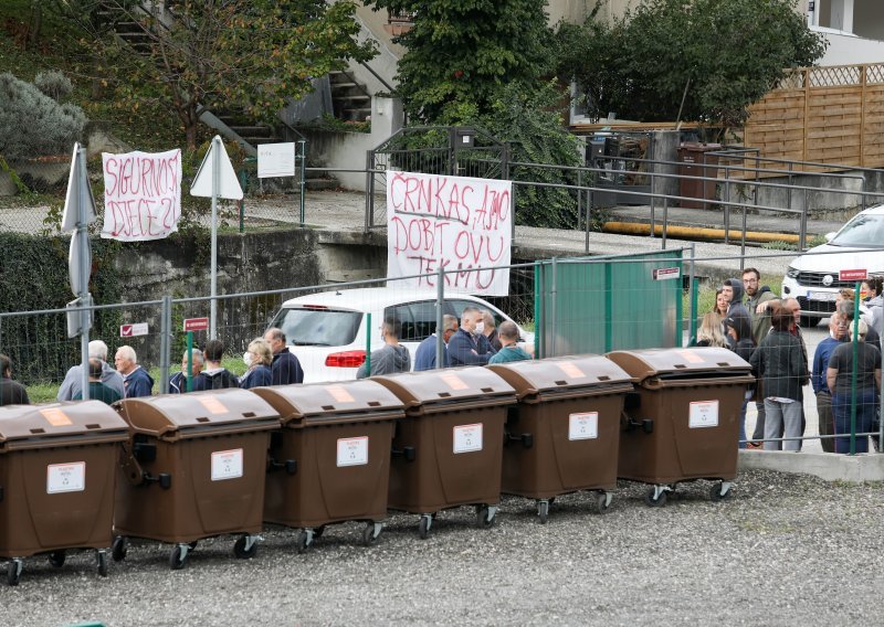[FOTO] Stanovnici Črnomerca prosvjedovali protiv reciklažnog dvorišta; podržao ih HSLS