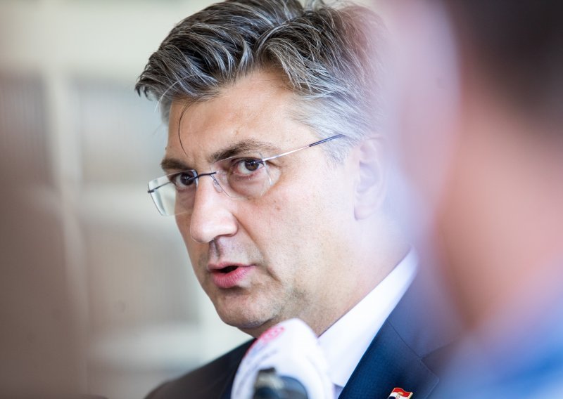 Plenković uputio čestitku učiteljima: Prilika je da još jednom zahvalimo na predanosti koju unosite u svoj posao