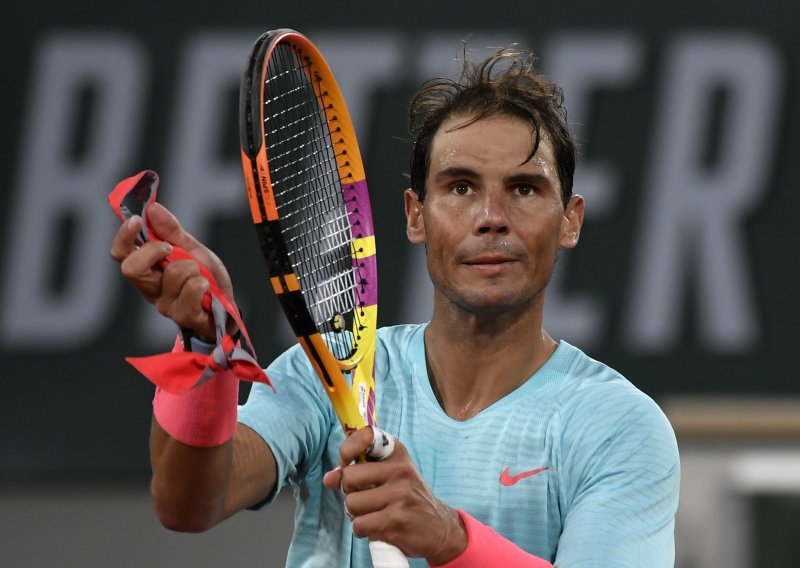 'Kralj zemlje' Rafael Nadal krenuo u Roland Garrosu; prije početka turnira bunio se na uvjete, a na terenu je završilo očekivano