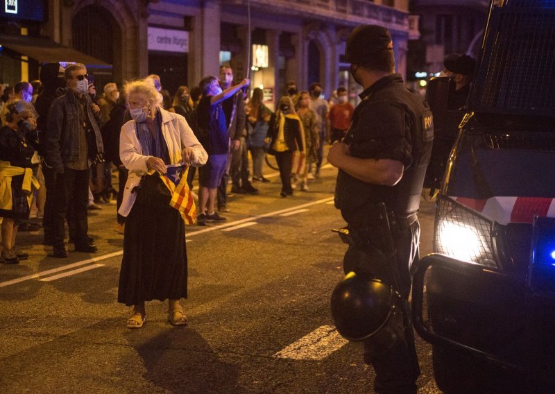 Tisuće na ulicama Katalonije u prosvjedu potpore Torri