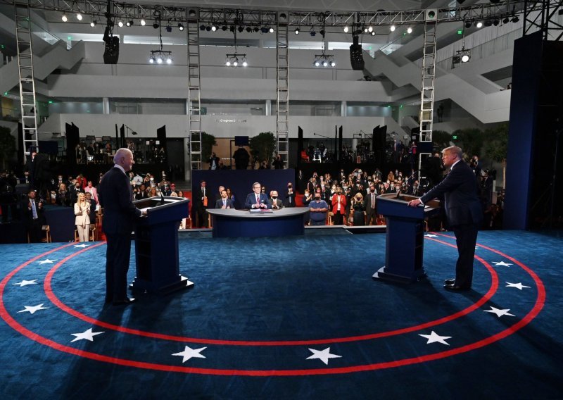 [VIDEO/FOTO] Žestok sukob Trumpa i Bidena uz salve uvreda u kaotičnoj prvoj TV debati: 'Hoćeš li više ušutjeti, čovječe!'