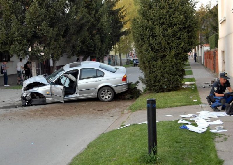 BMW-om se zabio u tri učenice za čiji se život bore liječnici