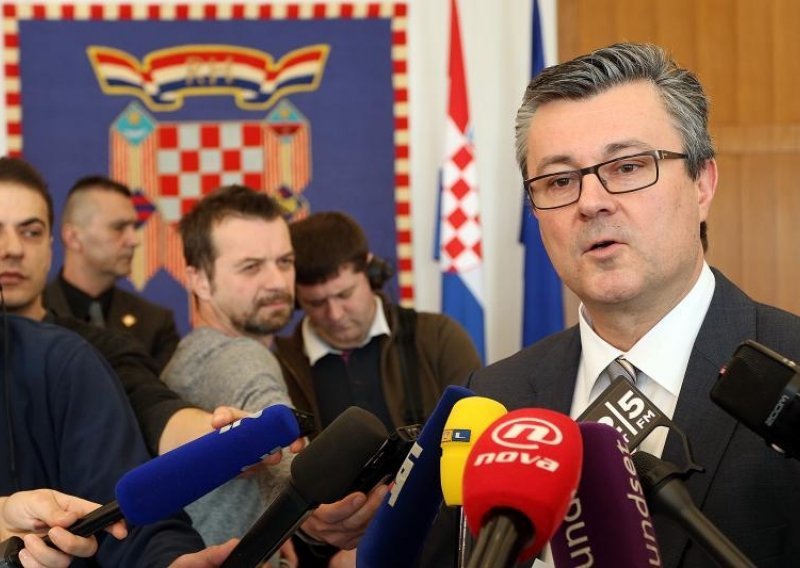 Orešković raportirao predsjednici što misli učiniti po pitanju duga