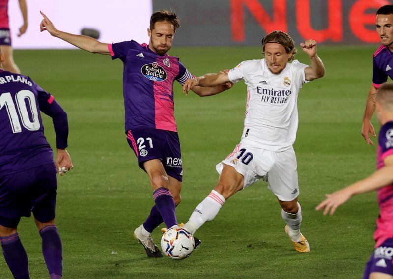 [FOTO] Real teškom mukom slomio Valladolid; gostima presudio Junior Vinicius, a Luki Modriću u završnici sreća okrenula leđa