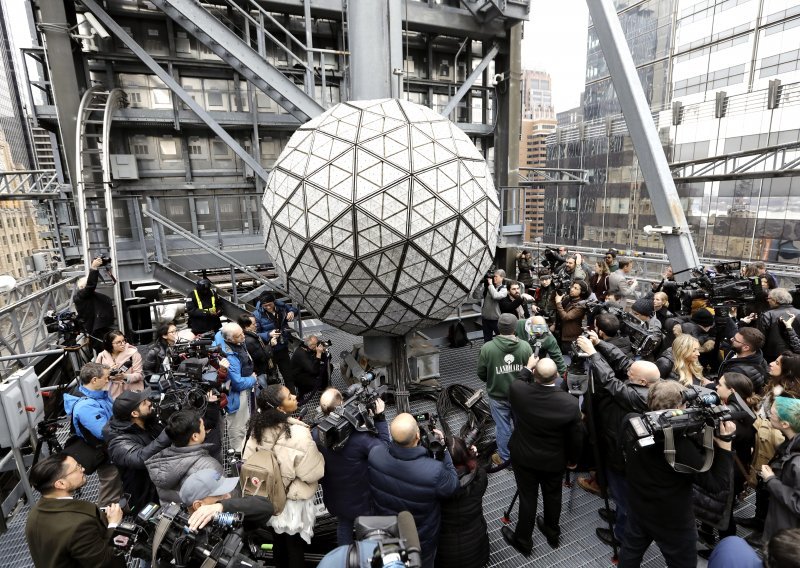 Ove godine nema tradicionalnog dočeka Nove godine na Times Squareu u New Yorku; sve se seli 'online'