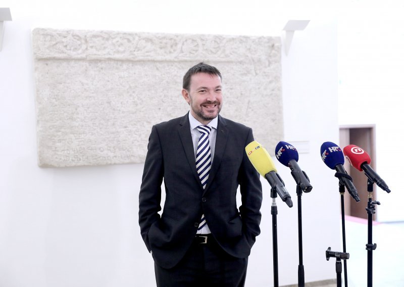 [FOTO/VIDEO] Bauk o Orešković i Puljak: Evo, sad su dobile dodatnu medijsku pozornost, u čemu im je predsjednik svesrdno pomogao