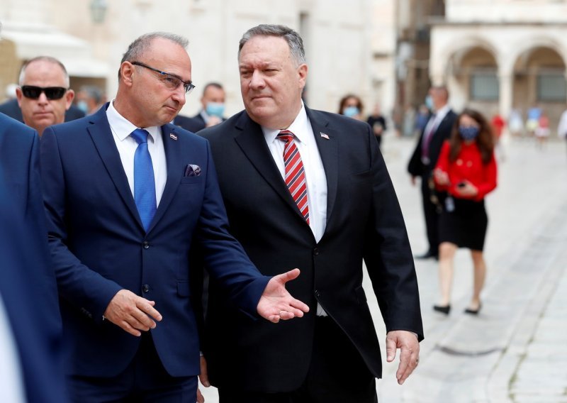 [FOTO] Američki državni tajnik Mike Pompeo u Dubrovniku: Testirao se u zrakoplovu, negativan je na koronavirus