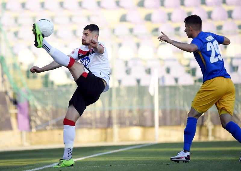 Prošle je sezone vodio svoj klub do povijesnog naslova i bio drugi strijelac lige, a sada će biti velika prijetnja Dinamu i golmanu Livakoviću