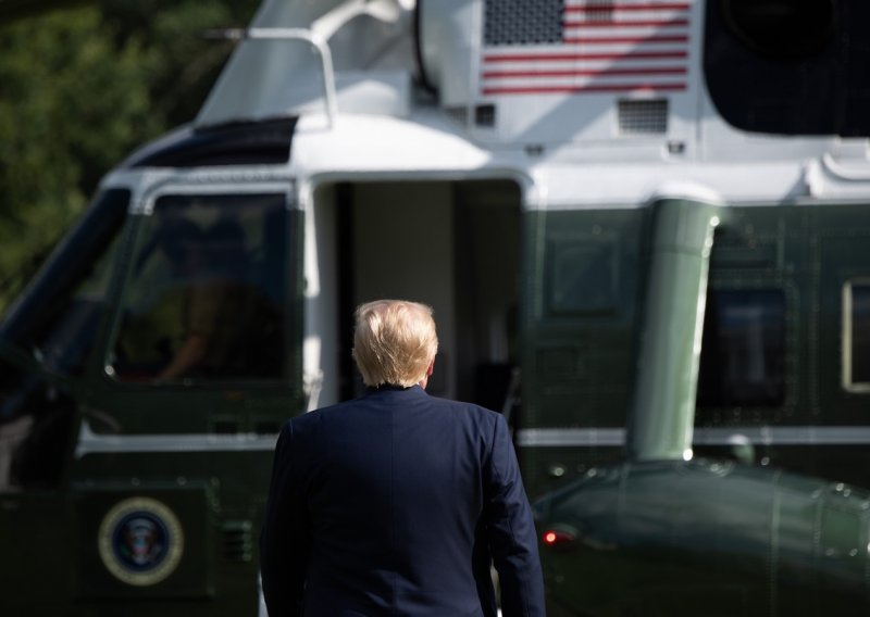 Trump helikopterom prevezen u vojnu bolnicu Walter Reed, daju mu eksperimentalnu terapiju