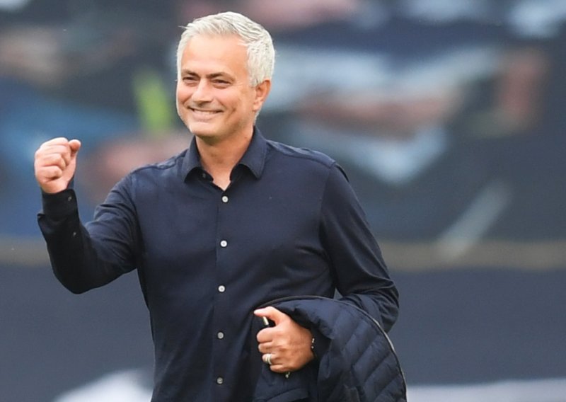 Jose Mourinho naslađivao se nakon povijesne pobjede nad Unitedom: Gem, set, meč! 6:1! Pa Novak Đoković to stalno radi...