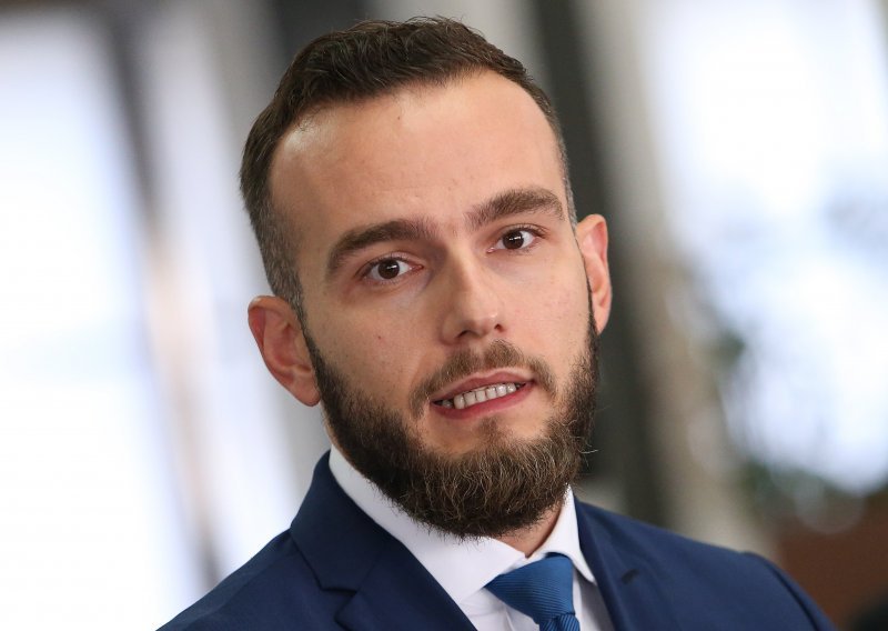 Aladrović: Niži PDV nije u planu za 2021., a mjere za pomoć gospodarstvu mogu se produljiti