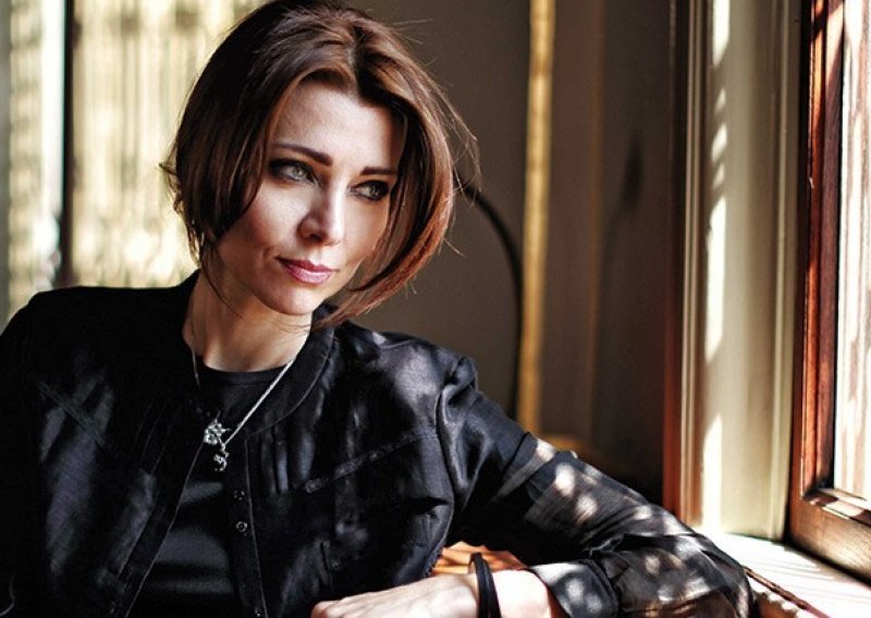 Novi naslovi iz Hene i gostovanje Elif Shafak na Hay festivalu