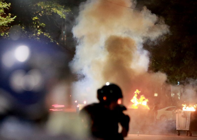 [FOTO] Neredi u Kirgistanu: 16 ozlijeđenih u sukobu policije i prosvjednika nakon izbora