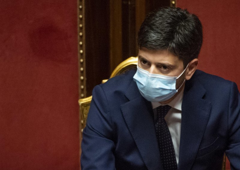 Zaštitne maske će u Italiji biti obavezne i u vanjskim prostorima