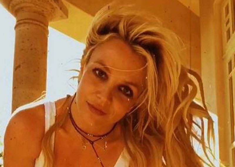 Britney Spears pokazala se u opuštenom kućnom izdanju: 'Htjela sam vam pokazati kako izgledam na dnevnoj bazi'