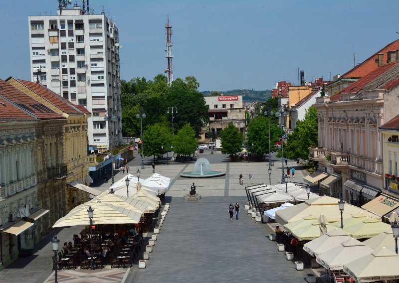 Slavonski Brod: Deset razreda jedne srednje škole na online nastavi