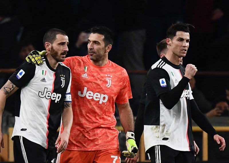 Pobuna u Juventusu; Cristiano Ronaldo i Gigi Buffon pobjegli iz samoizolacije, a za njima su krenula još petorica igrača 'stare dame'