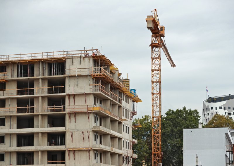 Država prodaje stanove u Rijeci i zemljište bivšeg vojnog skladišta u Čepinu