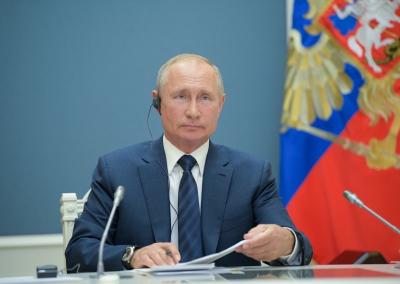 Putin otpustio tri ministra, Mišustin predložio nove