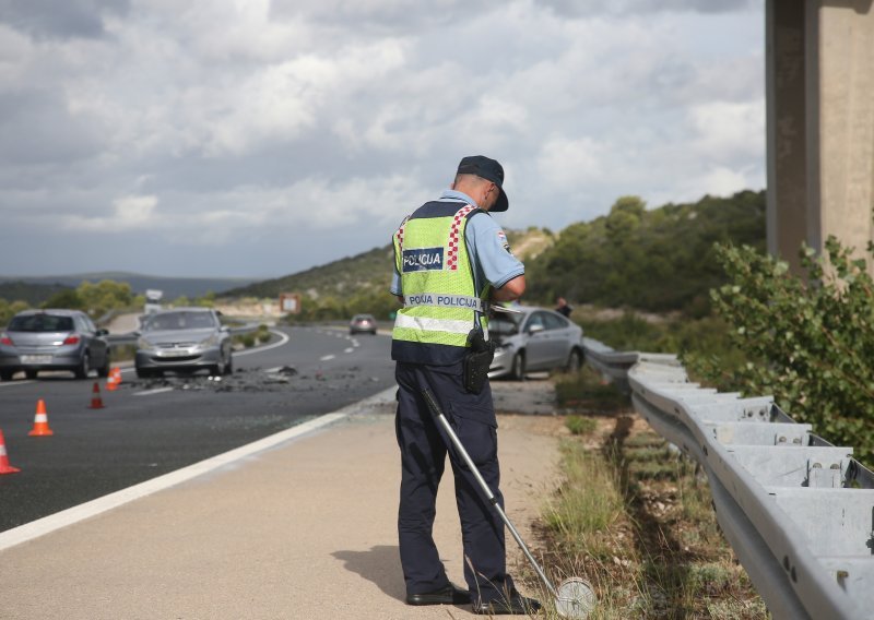 Prometna nesreća na A1 kod Šibenika i zabrana prometa na DC8 između Bakra i Senja