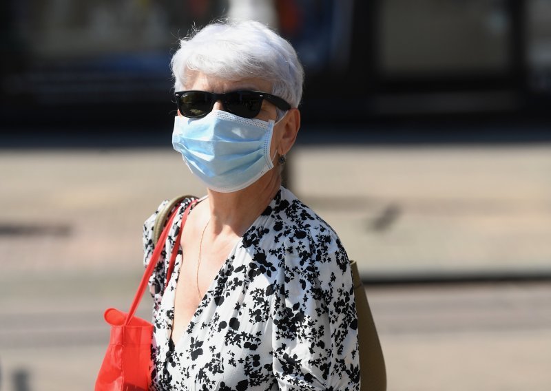 Jadranka Kosor doživjela neugodnost na blagajni zbog zaštitne maske: 'Eto, i bivša premijerka je sluđena'