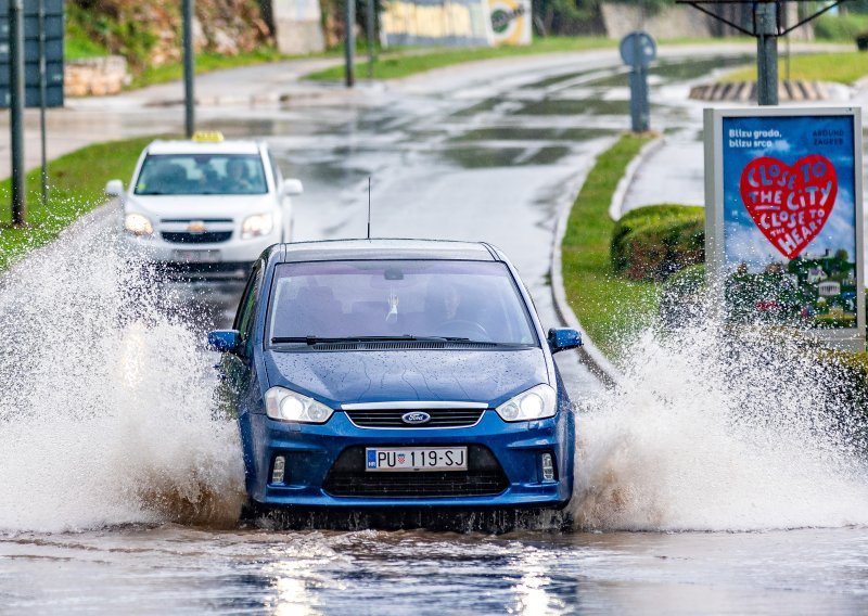 Kolone i zastoji zbog radova, ceste mokre i skliske