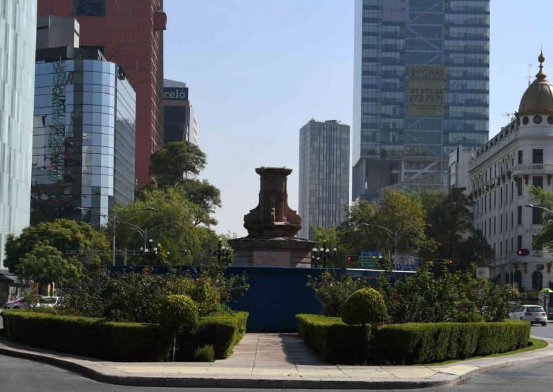 Mexico City u strahu od prosvjeda uklonio spomenik Kolumbu