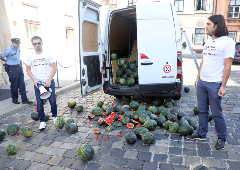 Prije mjesec dana zbio se incident s lubenicama pred Vladom, pogledajte što je tada govorio državni i policijski vrh